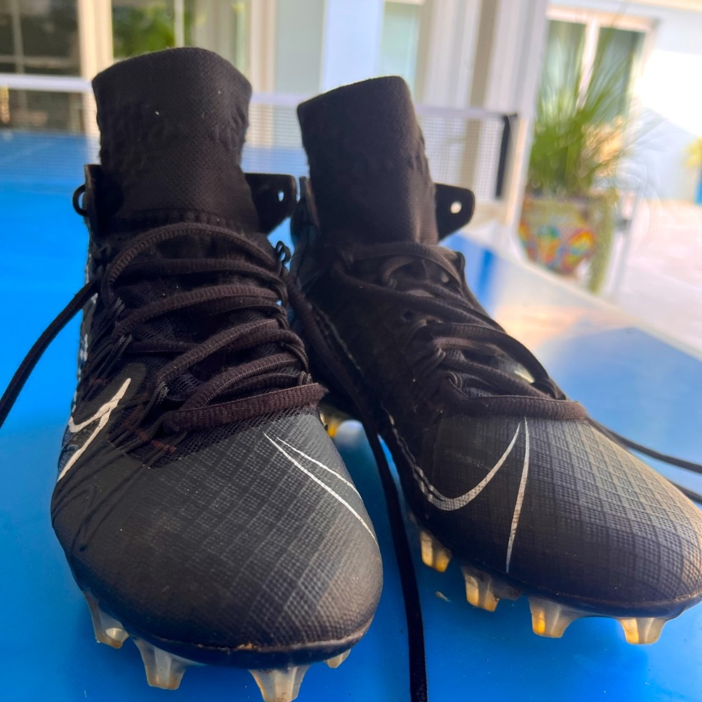 Boy’s Nike Alpha Huarache 8 Lacrosse Cleats size 6 *gently worn*